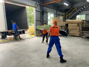 Read more about the article 雨未停水未退 佛光会及星洲基金突破障碍送物资